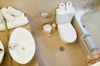 one bedroom apartment spiti nikos bathroom